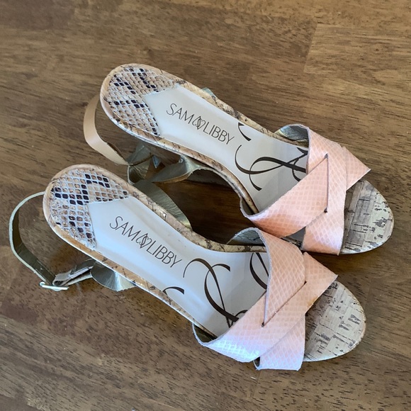SAM & LIBBY faux snakeskin peach and tan wedge sandals - Picture 4 of 8